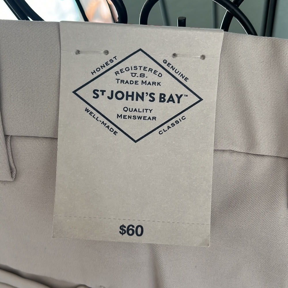 St John's Bay shorts khaki size 46 mens NWT